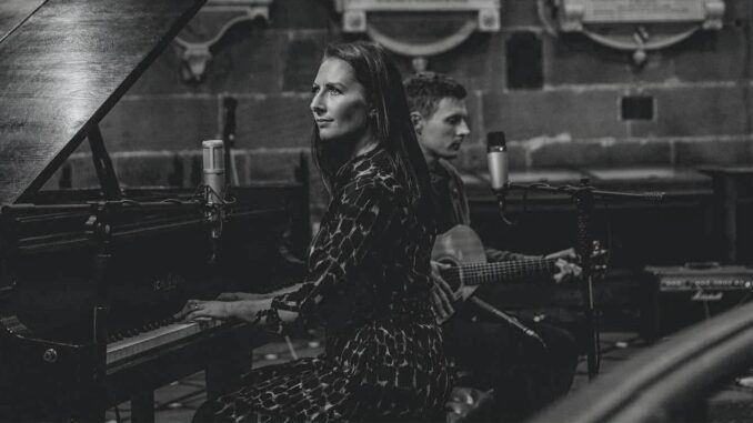 Duo-b-w-grand-piano-Janie-_crop-1-678×381