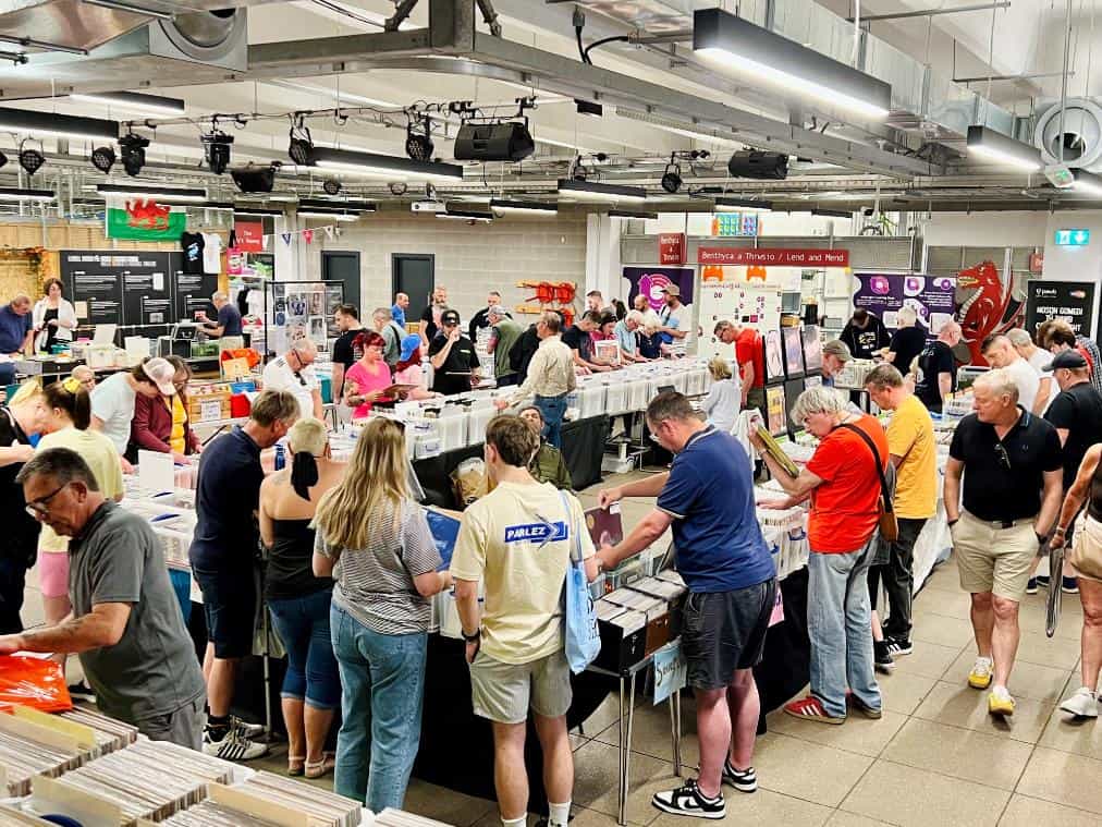 Record fair12 (1)